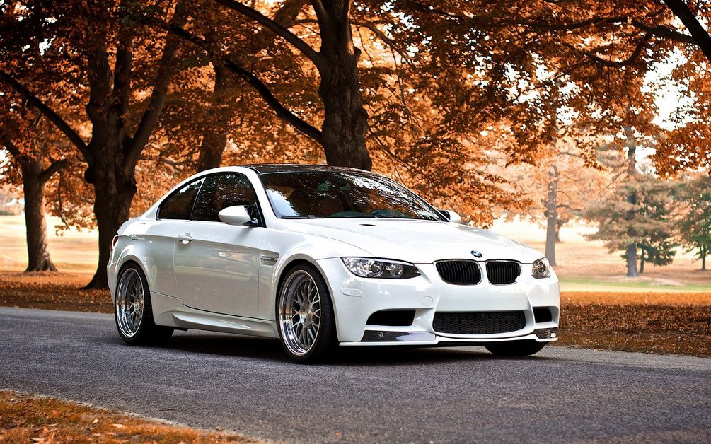 Фотошпалери Білий автомобіль BMW